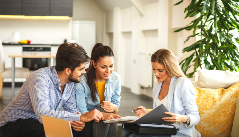 Qui doit renouveler la carte professionnelle immobilière